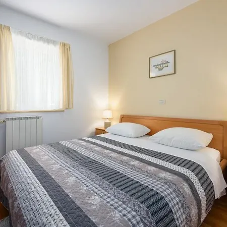 아파트 Franka 113 *