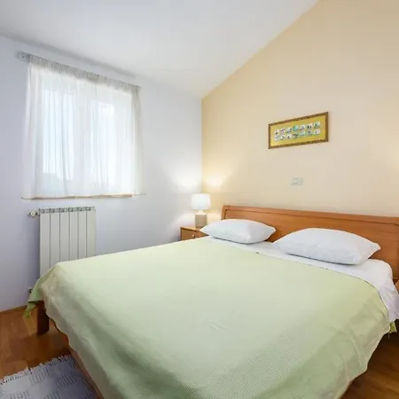 Apartment Franka 113 Basanija